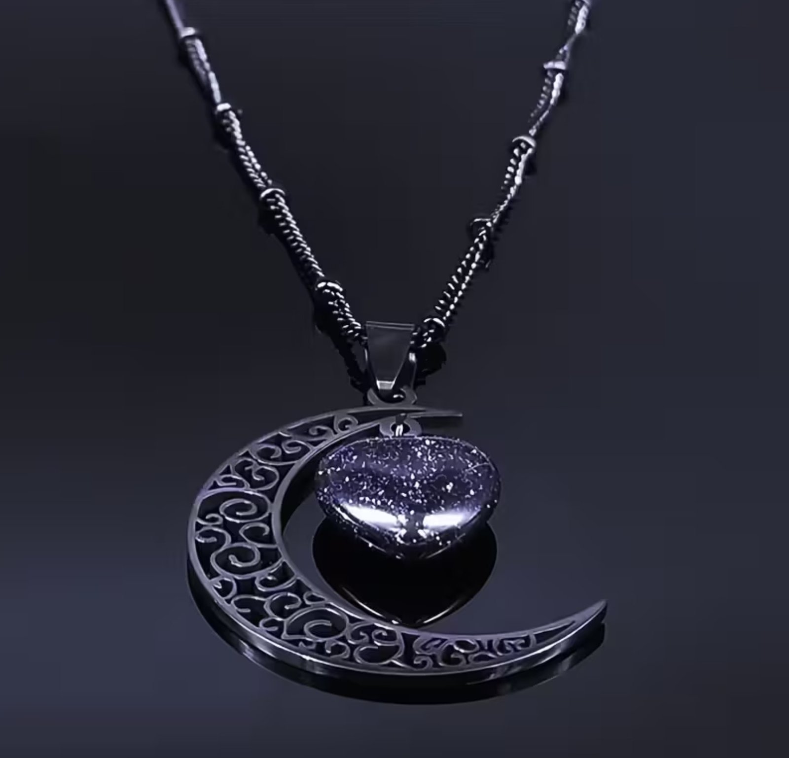 Collar luna dark y corazón - Imagen 2