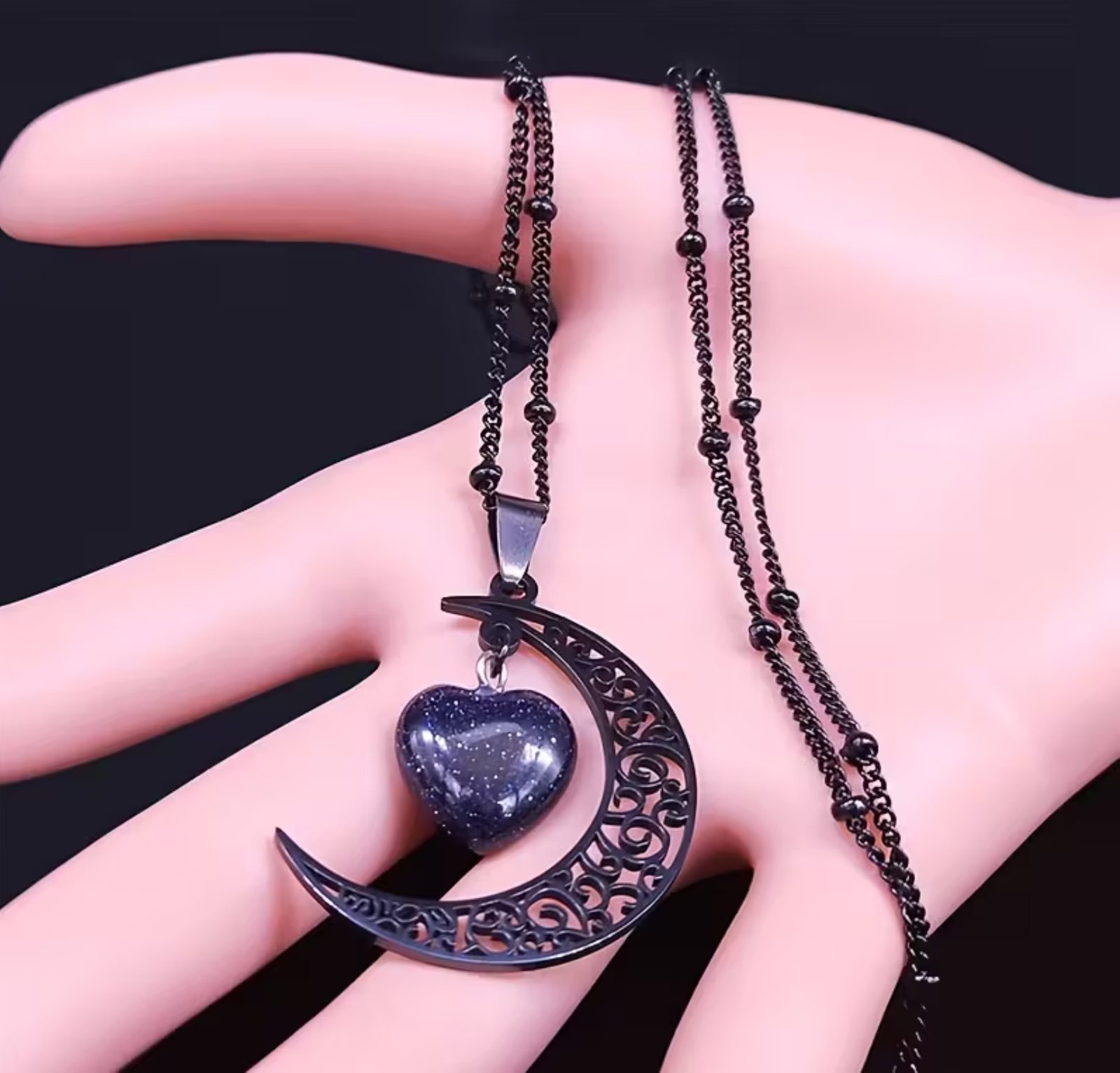 Collar luna dark y corazón - Imagen 3