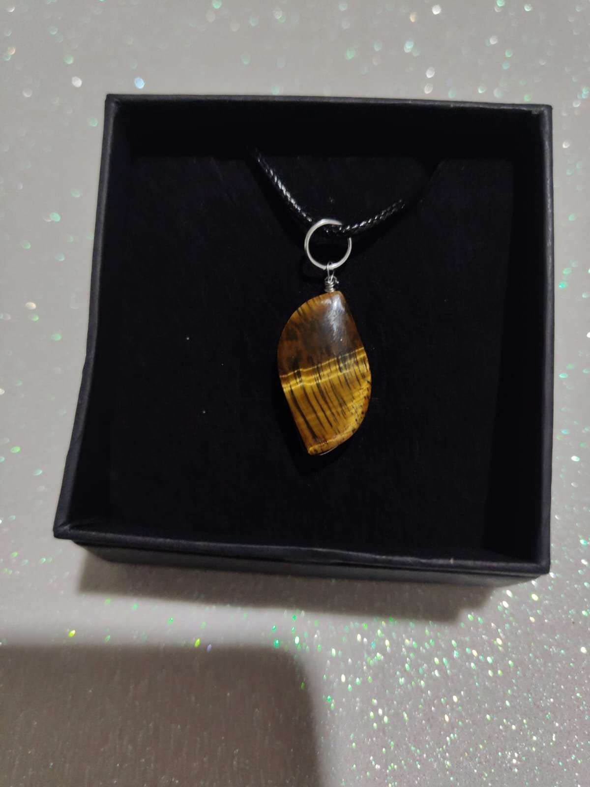 Collar ojo de tigre hoja