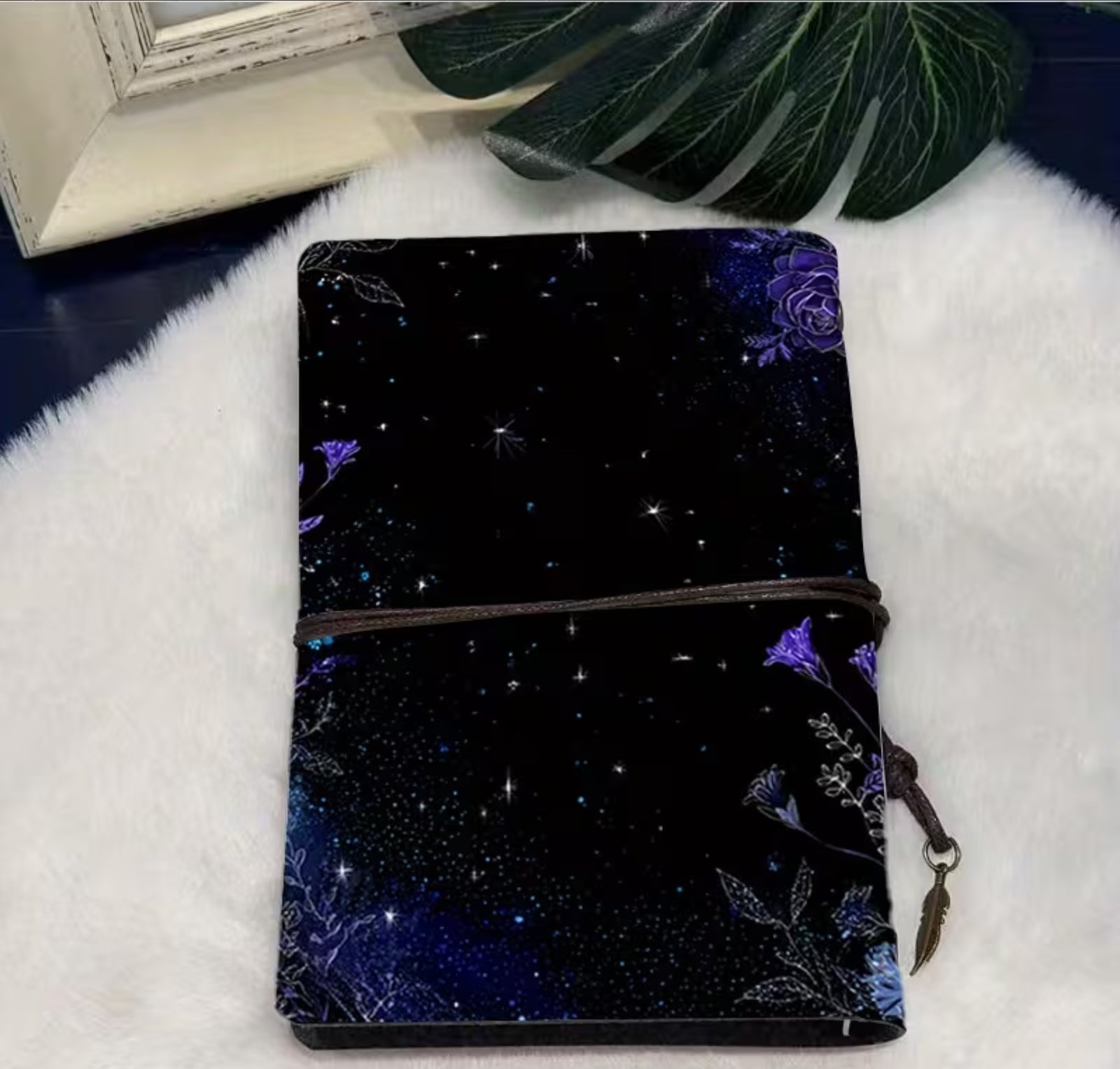 Cuaderno artesanal noche con flores violetas