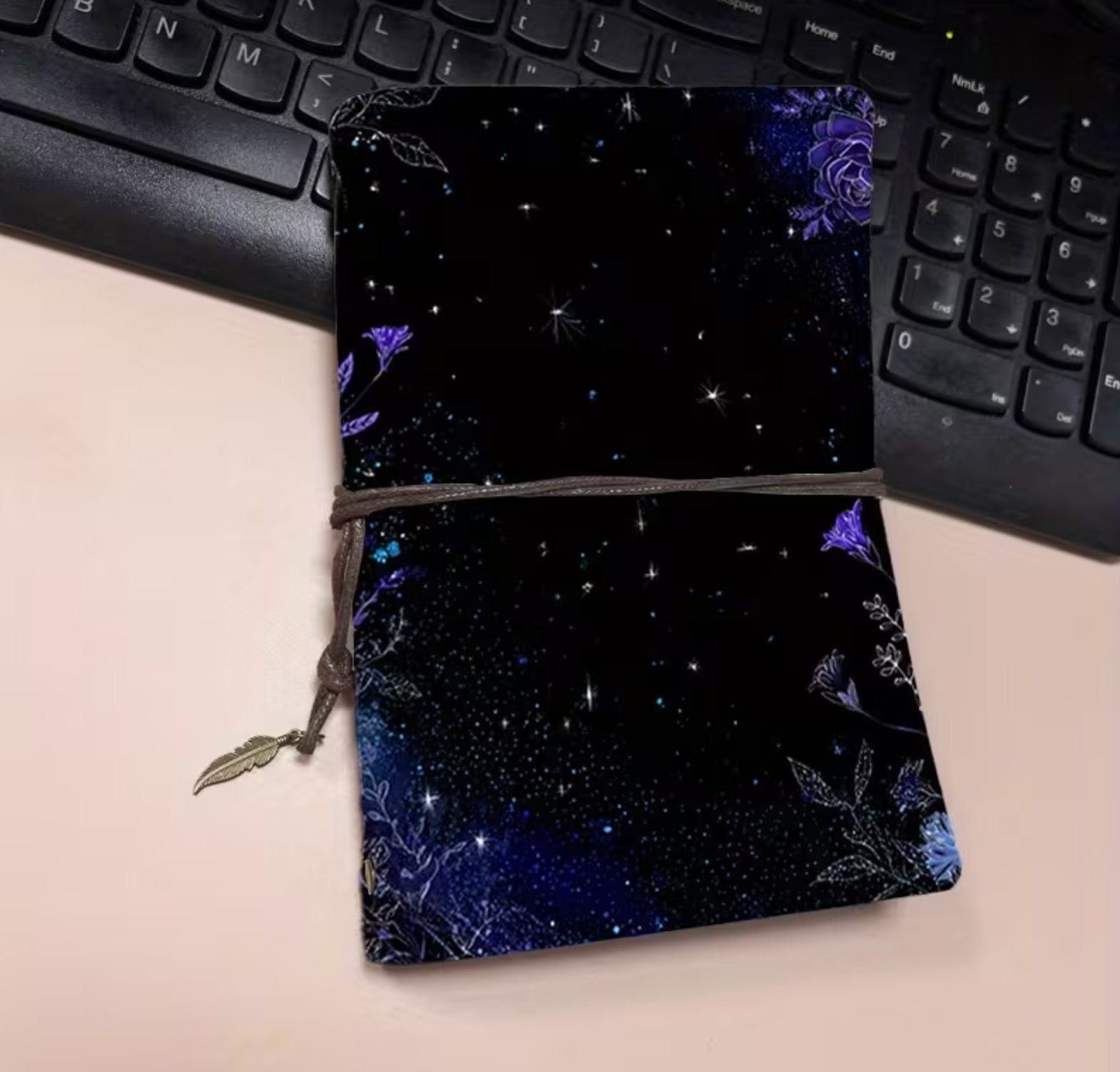 Cuaderno artesanal noche con flores violetas - Imagen 5