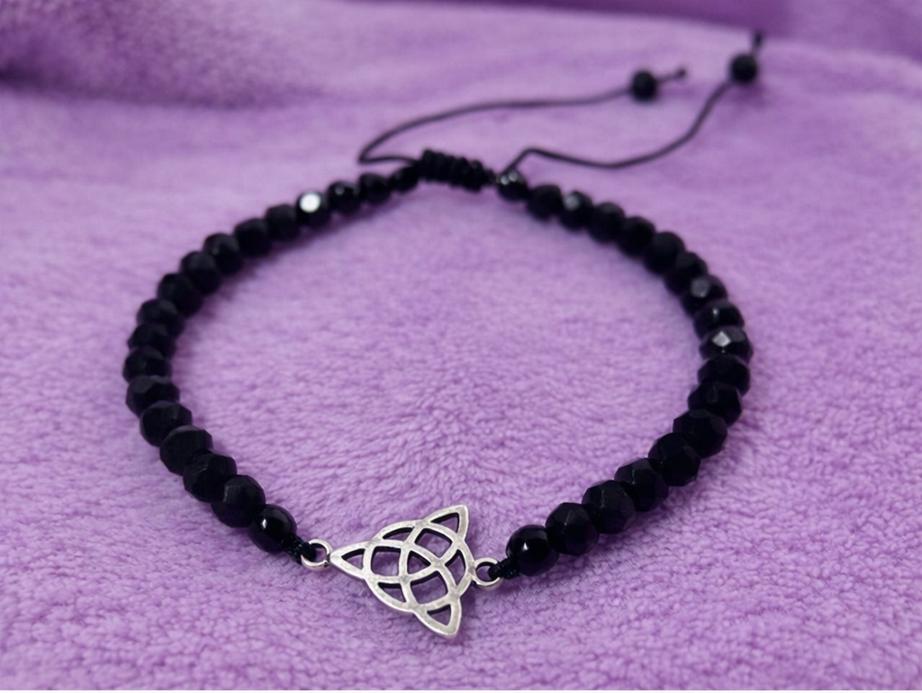 Pulsera cristal negra triqueta