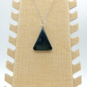Collar jade nefrita en triangulo 