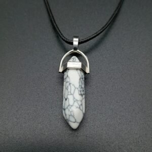 Collar de howlita blanca  
